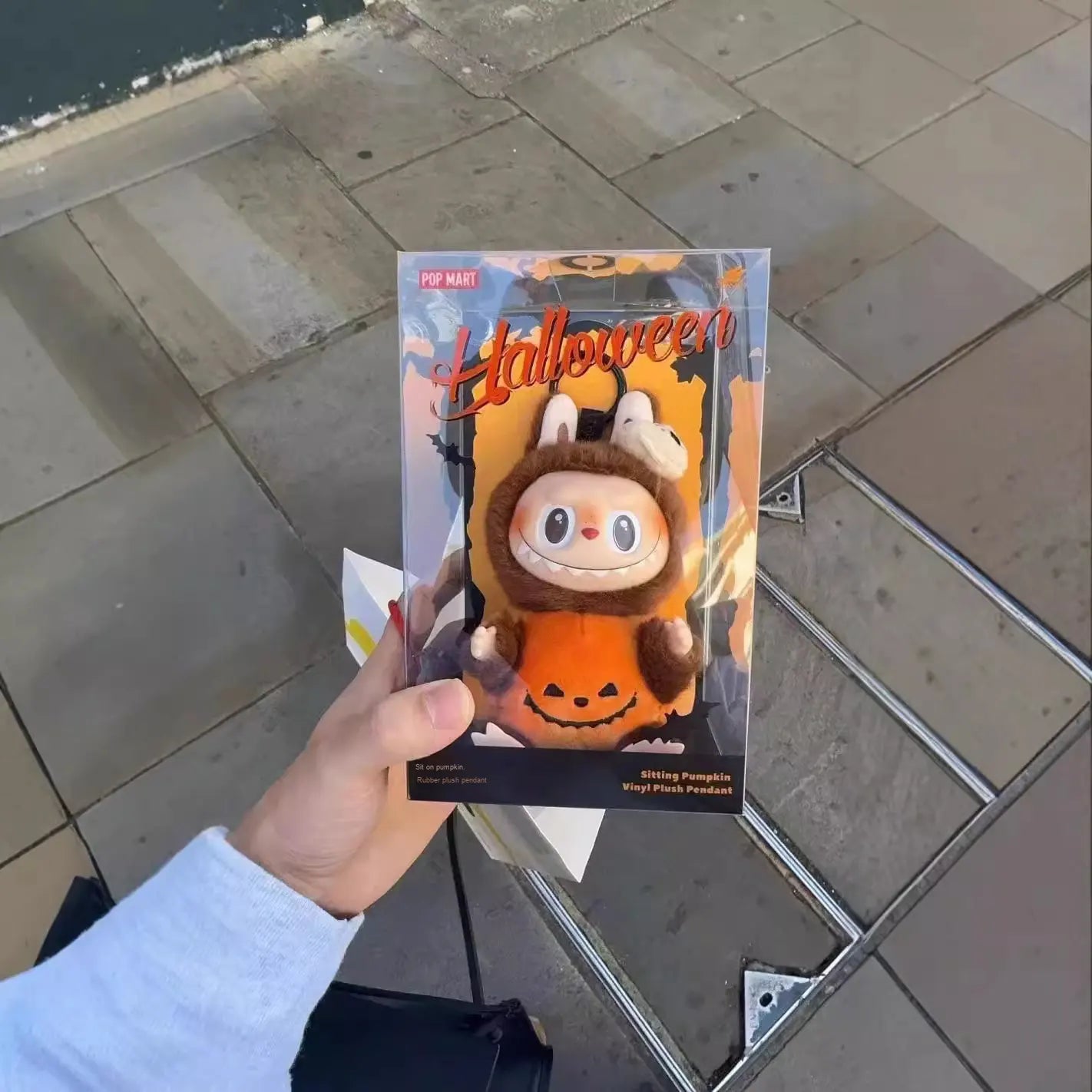 Labubu Happy Halloween – Figurine collector festive et adorable