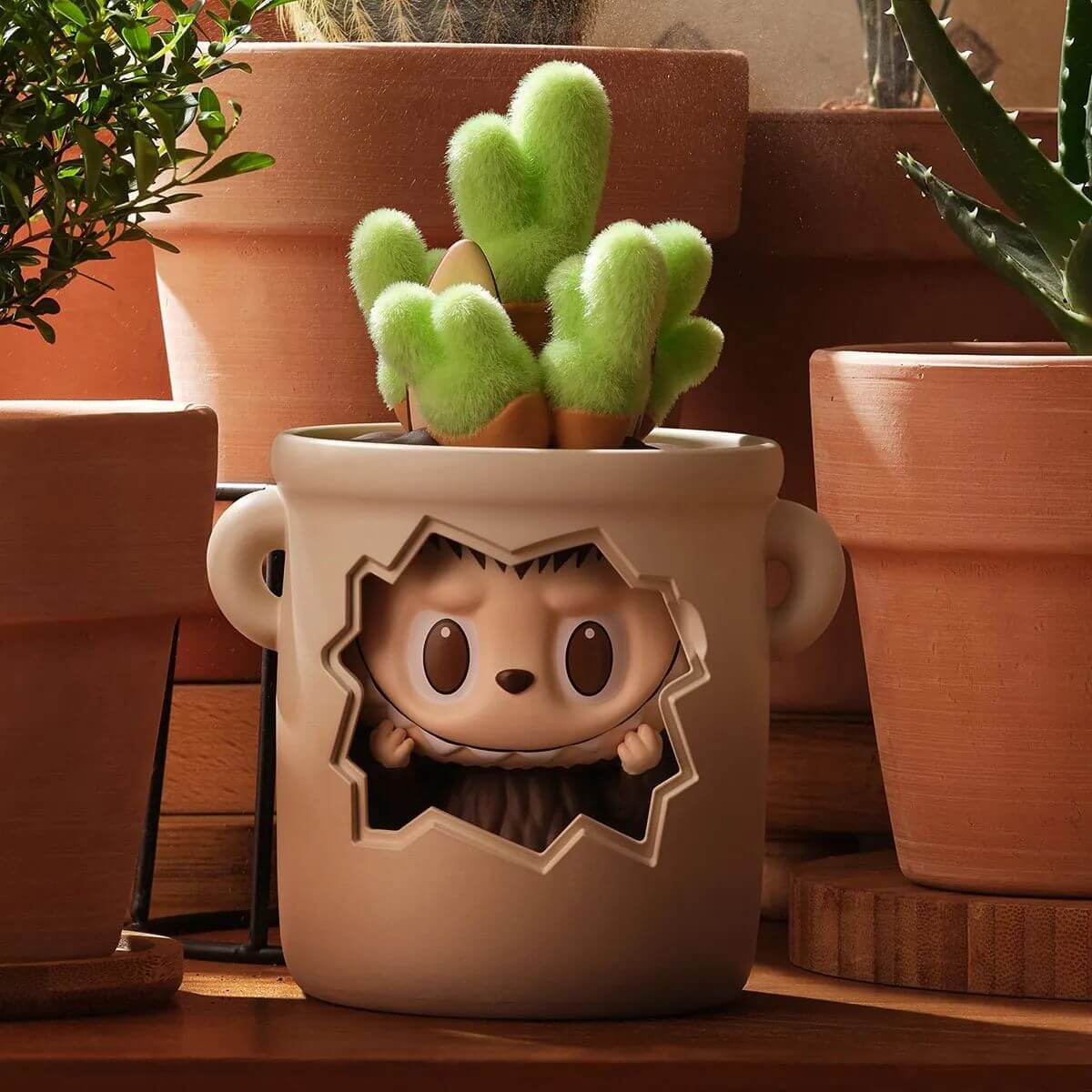 Labubu déguisé en cactus, figurine Pop Mart de la série Almost Hidden