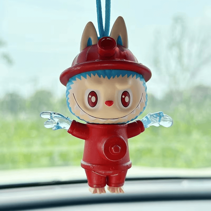 Figurine Labubu Almost Hidden avec accessoire ou décor thématique Pop Mart