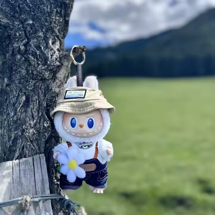 Labubu fall in wild