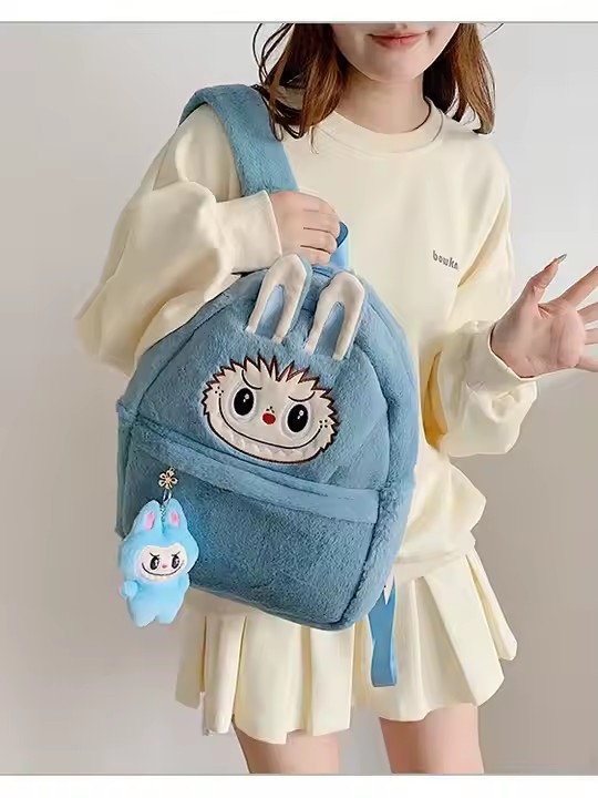 Sac d’école en peluche Labubu gris avec fermeture éclair et breloque