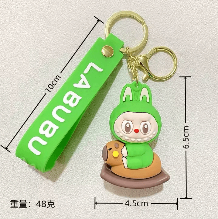 Porte-clés Labubu en caoutchouc vert avec personnage mignon et étiquette, accessoire scolaire unique et collector.