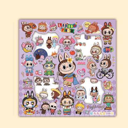 Planche de 100 stickers Labubu et Pingu sur fond violet, avec personnages mignons en tenues variées, idéale pour décoration d’agenda ou fournitures scolaires