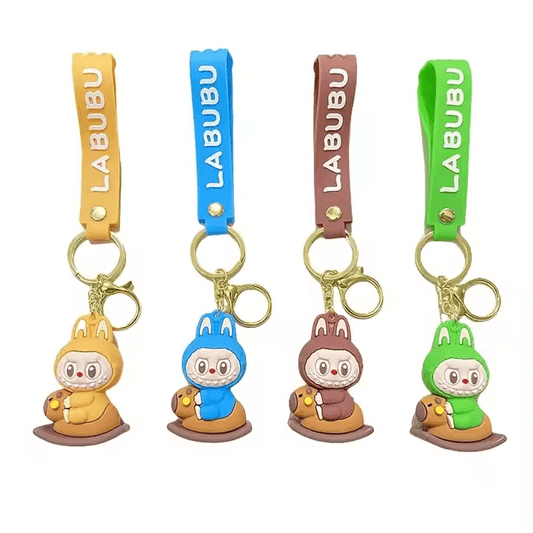 porte-clés Labubu Fall In Wild accroché à un sac, figurine Labubu porte-clés vue de près